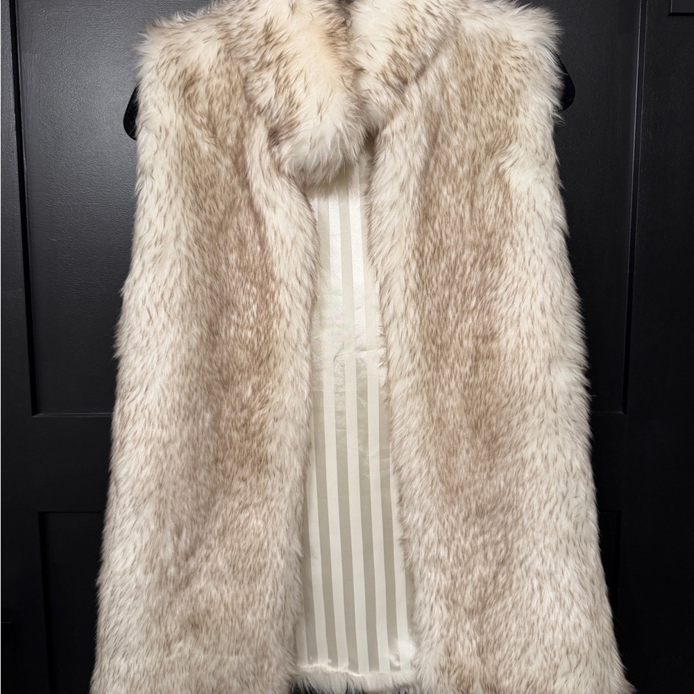 Women's Faux Fur Vest in Cream